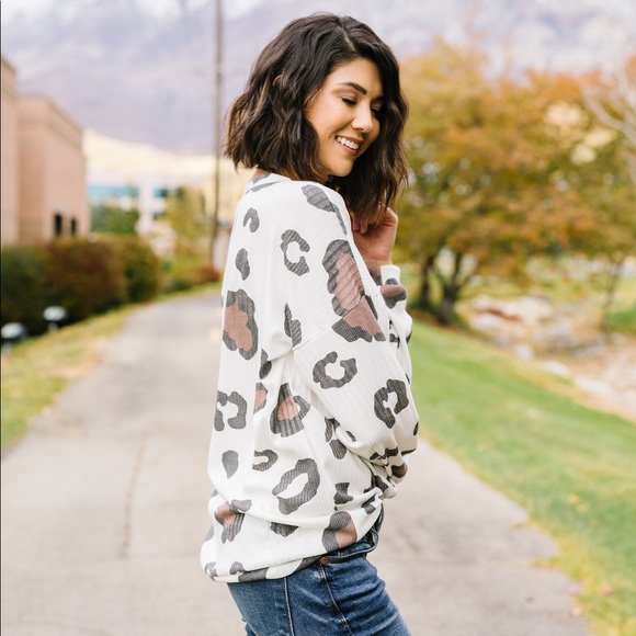 Oversized Animal Print Top - Picture 4 of 8